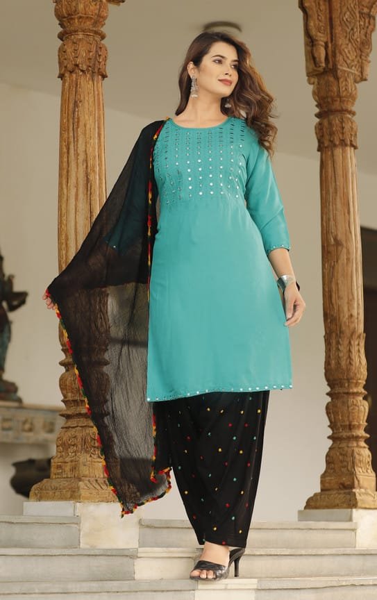 Patiyala Pant And Dupatta / Odhani Set